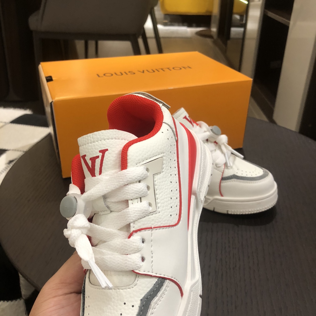 Children's shoes child